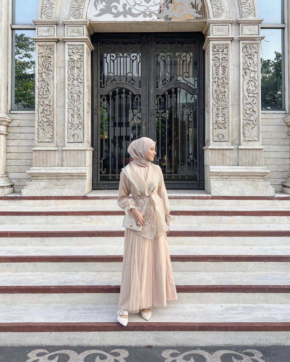 inspirasi OOTD ala Meirani Amalia (instagram.com/meiraniap)