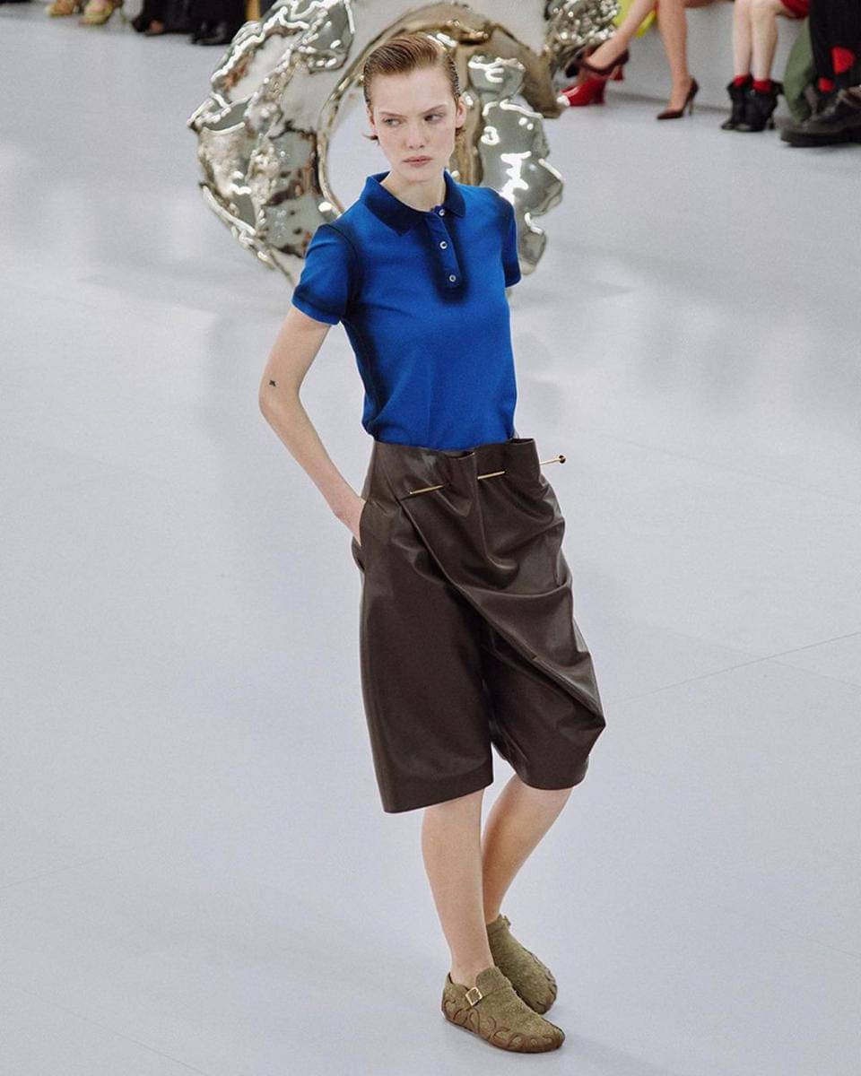style kasual Loewe di Paris Fashion Week SS24 (instagram.com/loewe)