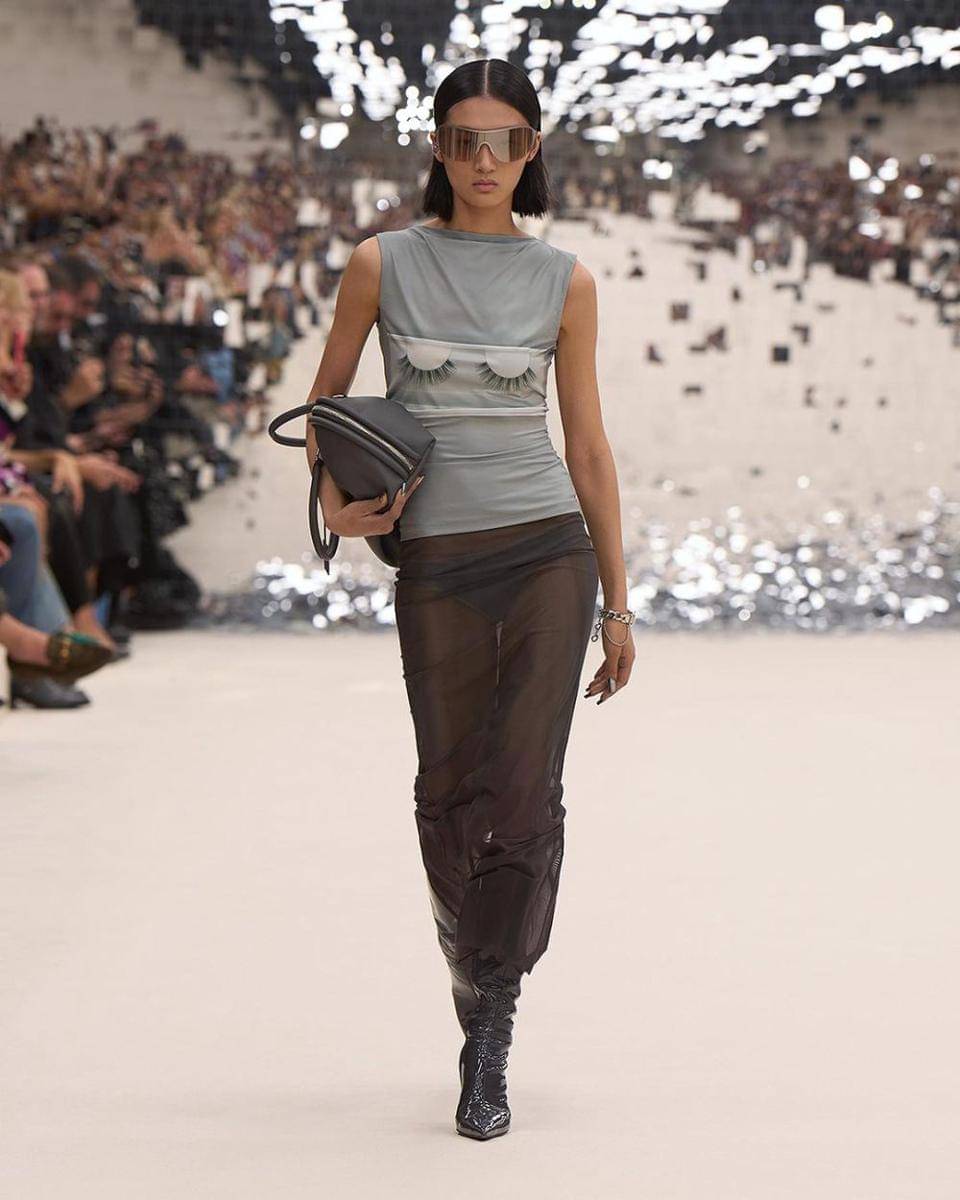 koleksi Acne Studios di Paris Fashion Week Spring Summer 2024 (instagram.com/acnestudios)