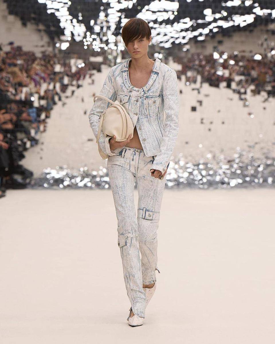 koleksi Acne Studios di Paris Fashion Week Spring Summer 2024 (instagram.com/acnestudios)