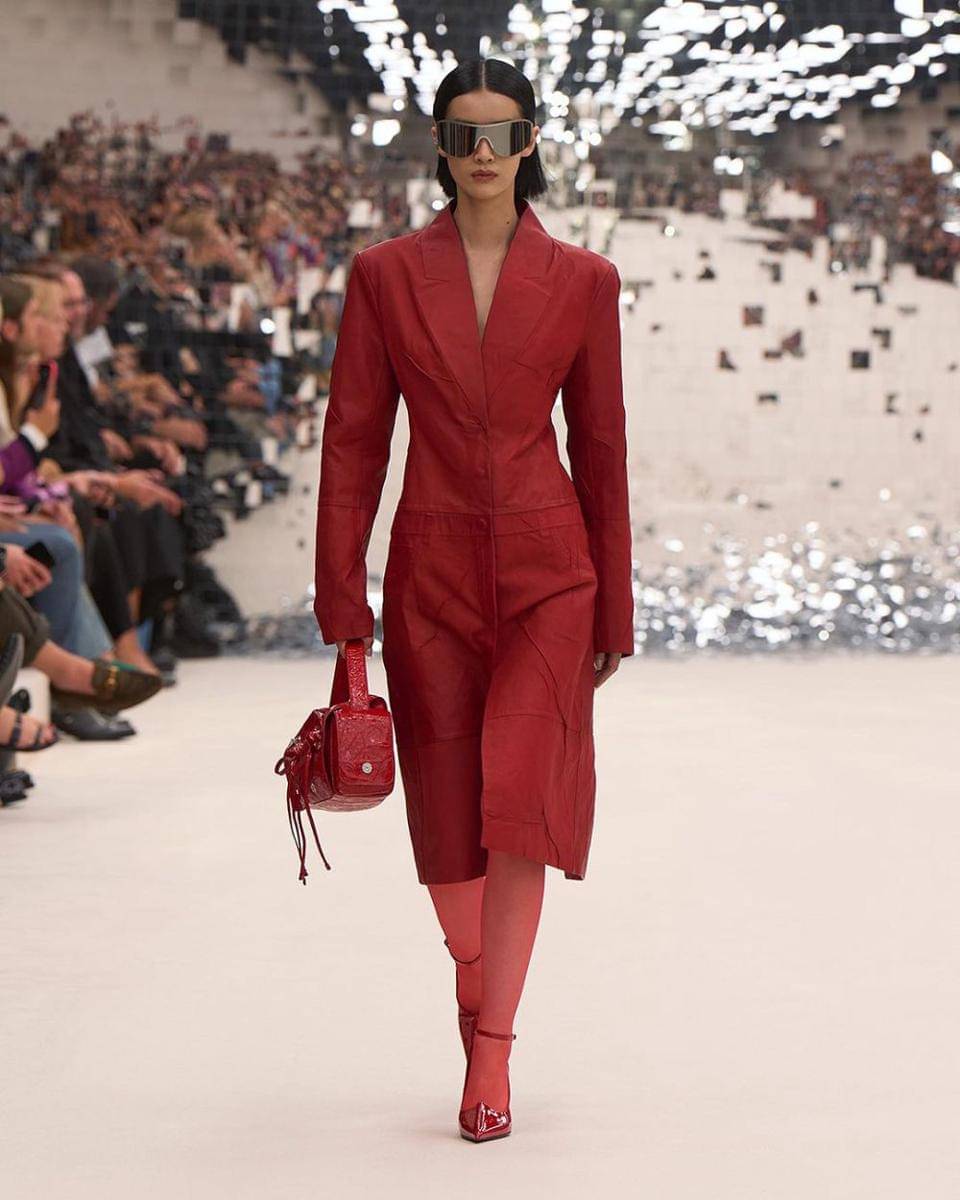 koleksi Acne Studios di Paris Fashion Week Spring Summer 2024 (instagram.com/acnestudios)