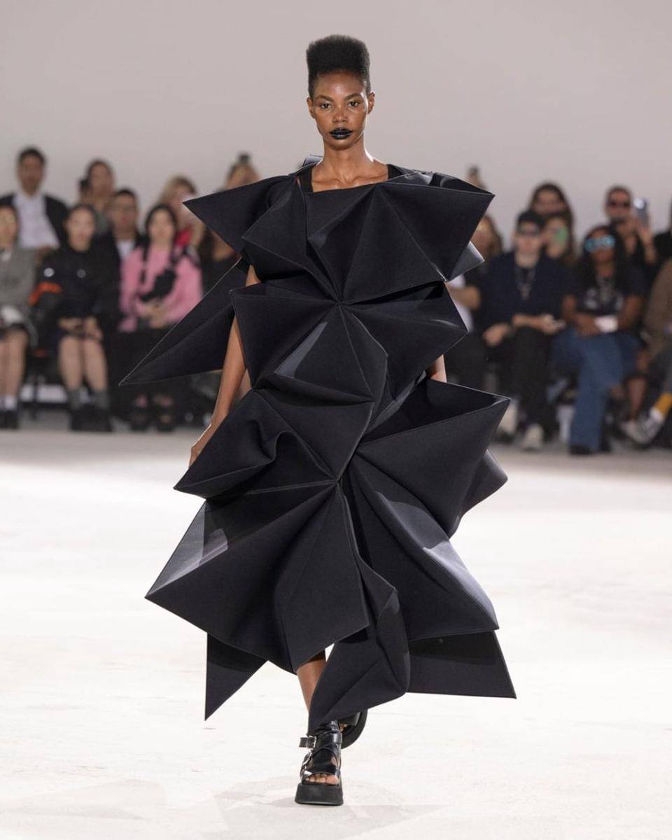 Koleksi Junya Watanabe di Paris Fashion Week (instagram.com/junyawatanabe)