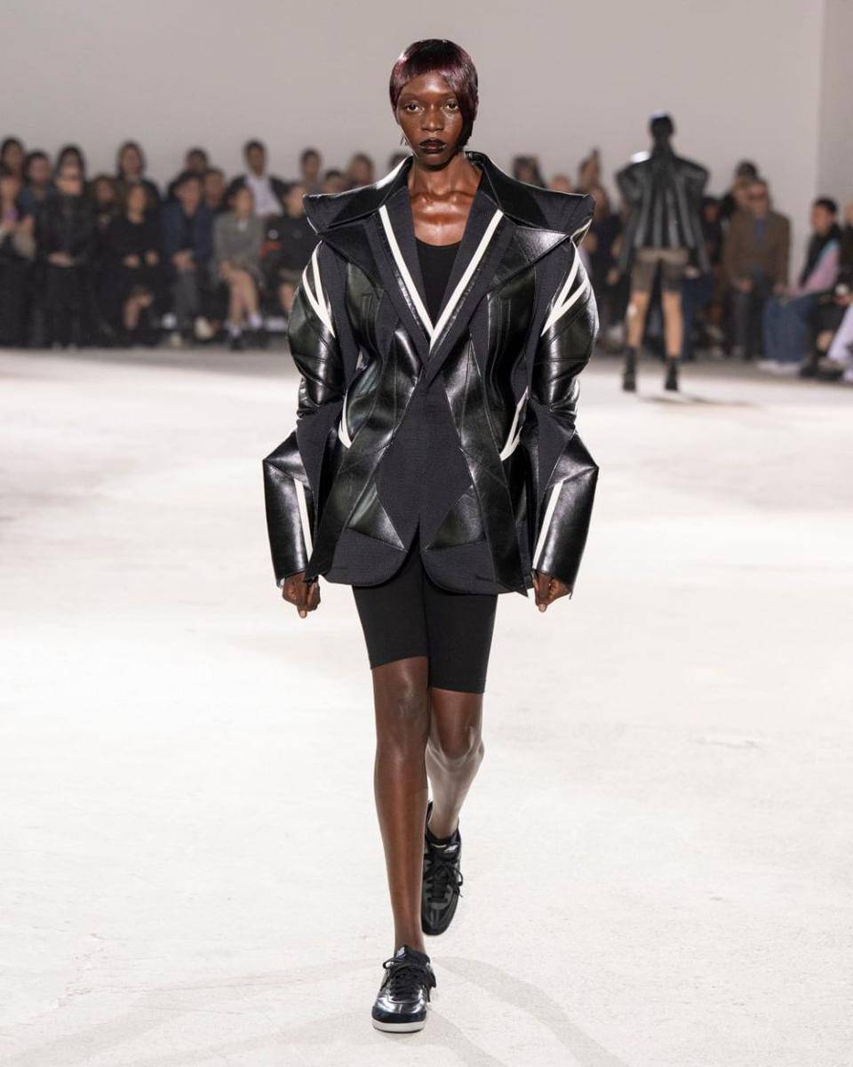 Koleksi Junya Watanabe di Paris Fashion Week (instagram.com/junyawatanabe)