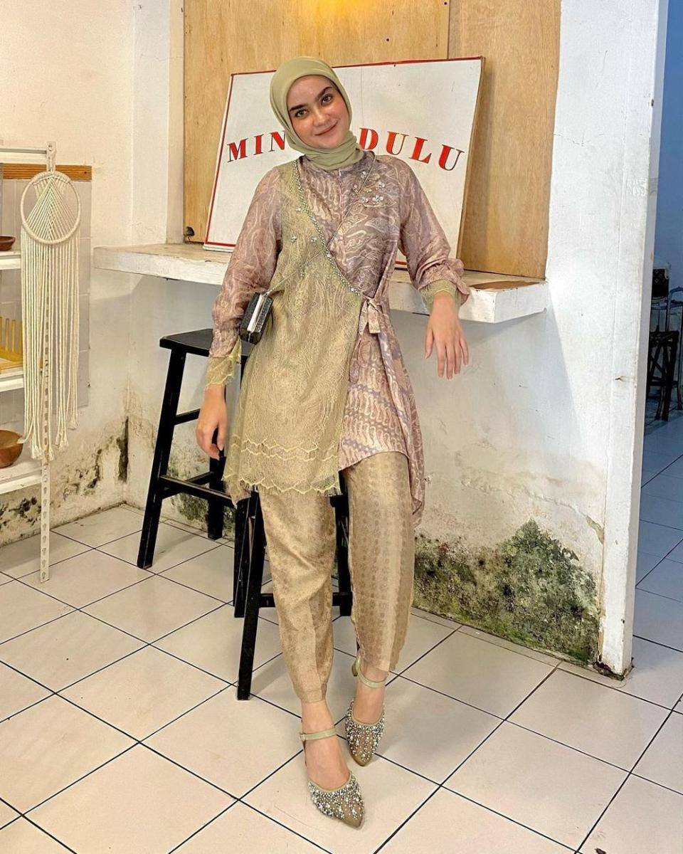 inspirasi OOTD ala Helwa Bashel (instagram.com/helwabasheel)