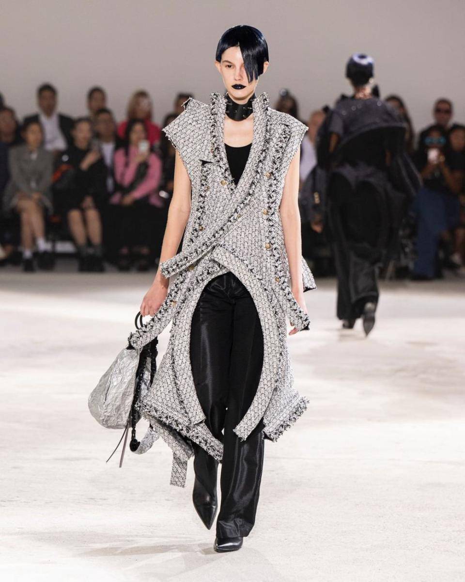 Koleksi Junya Watanabe di Paris Fashion Week (instagram.com/junyawatanabe)