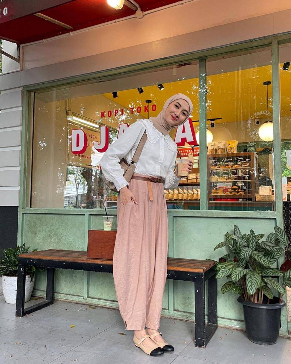 outfit ke kantor warna cerah ala Inas Rana (instagram.com/inasrana)