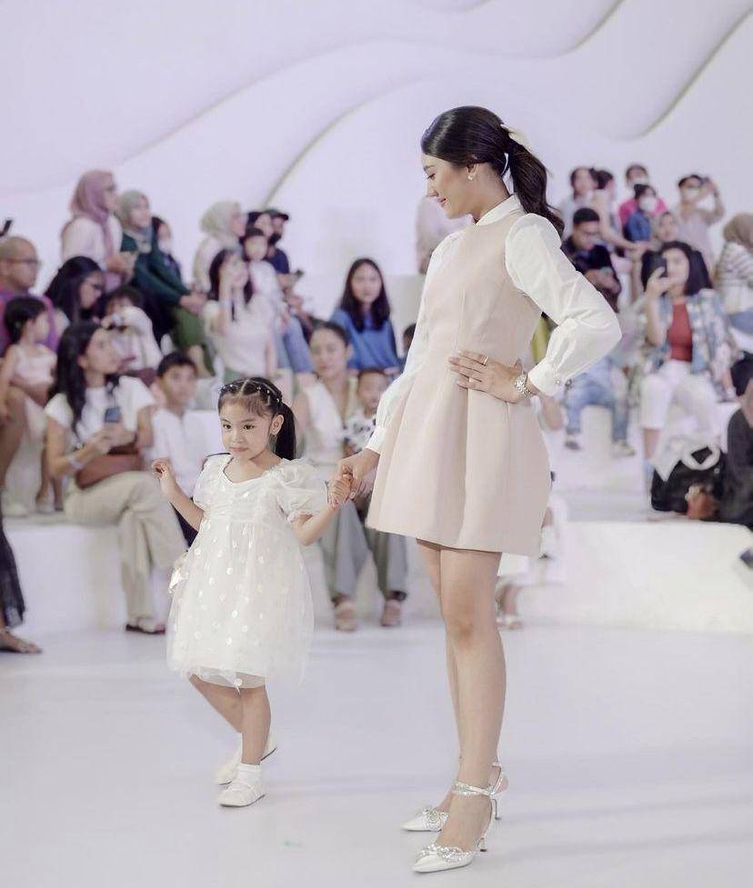 Anissa Aziza dan Alinea (instagram.com/anissaaziza)