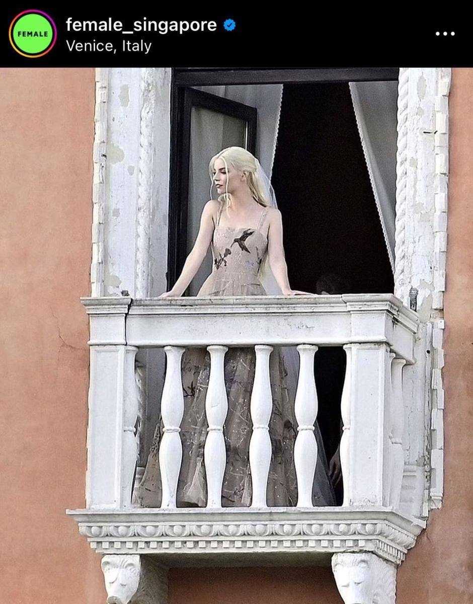 penampilan Anya Taylor-Joy di momen pernikahannya (instagram.com/female_singapore)