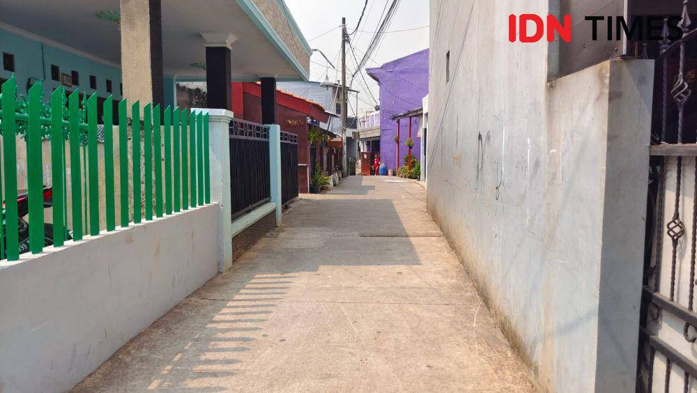 Lokasi area korban yang sempat meminta pertolongan usai ditusuk anaknya di Kampung Tipar, Cimanggis, Kota Depok. (IDNTimes/Dicky)