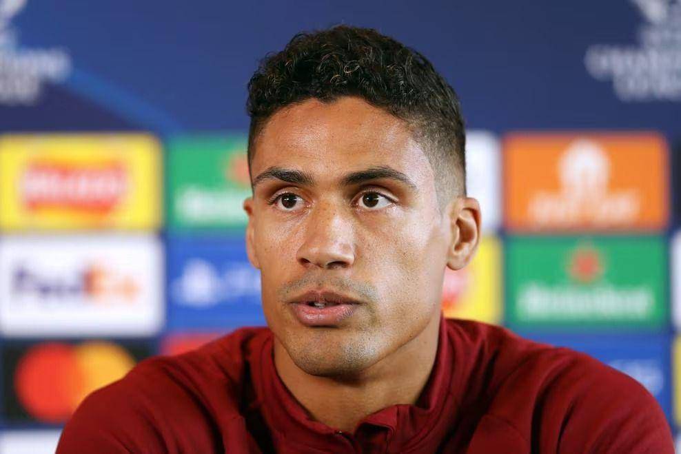 Raphael Varane dalam jumpa pers jelang MU. (uefa.com).