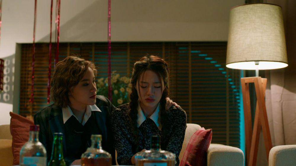 Nonnie Pitchaporn dan Lookjun Bhasidi dalam cuplikan serial Only Friends. (twitter.com/GMMTV)
