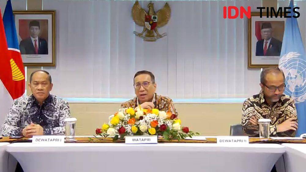 Wakil Tetap RI untuk PBB, WTO dan Organisasi Internasional Lainnya di Jenewa, Swiss, Febrian Ruddyard (tengah). (IDN Times/Sonya Michaella)