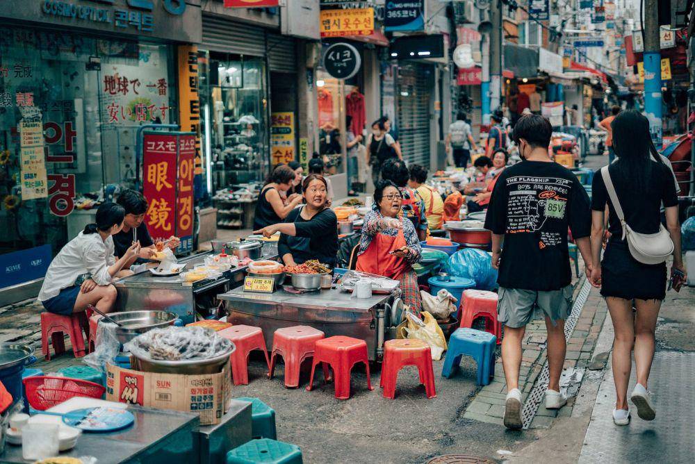 ilustrasi orang Korea (unsplash.com/Daniel Bernard_)