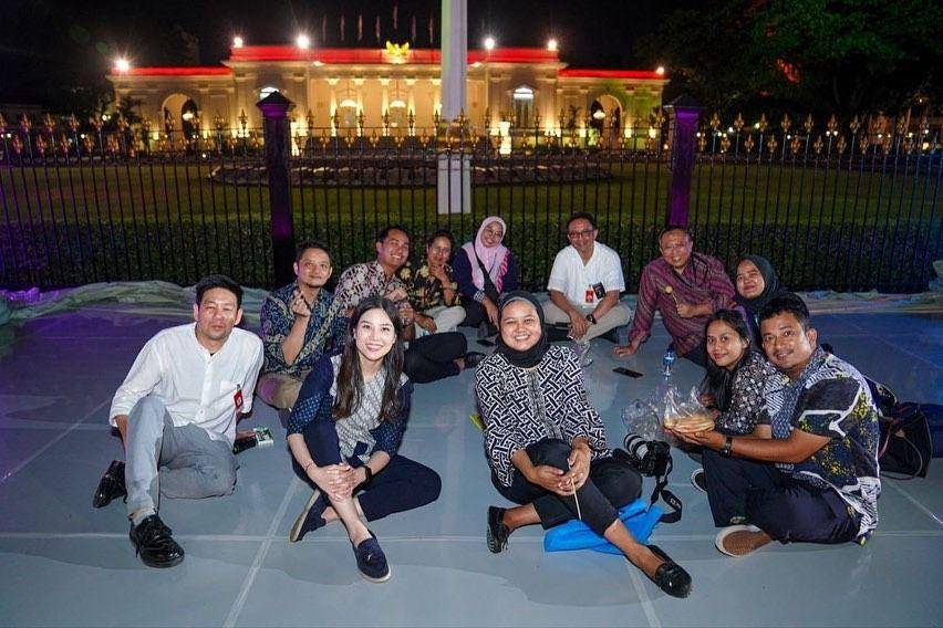 Angela Tanoesoedibjo bersama para panitia (instagram.com/angelatanoesoedibjo)