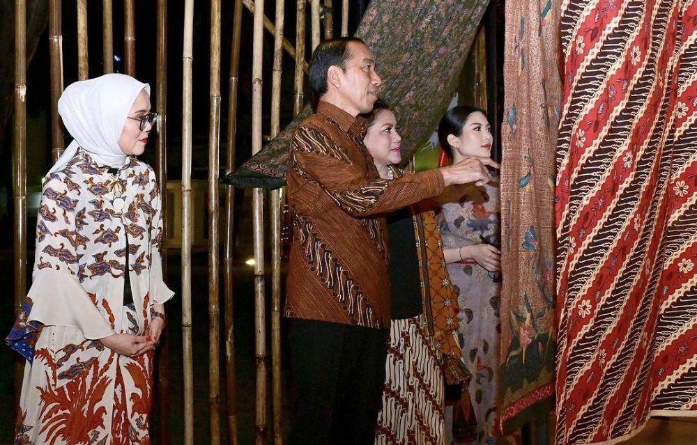 Angela Tanoeseodibjo bersama Jokowi dan Iriana Jokowi (instagram.com/kemensetneg.ri)