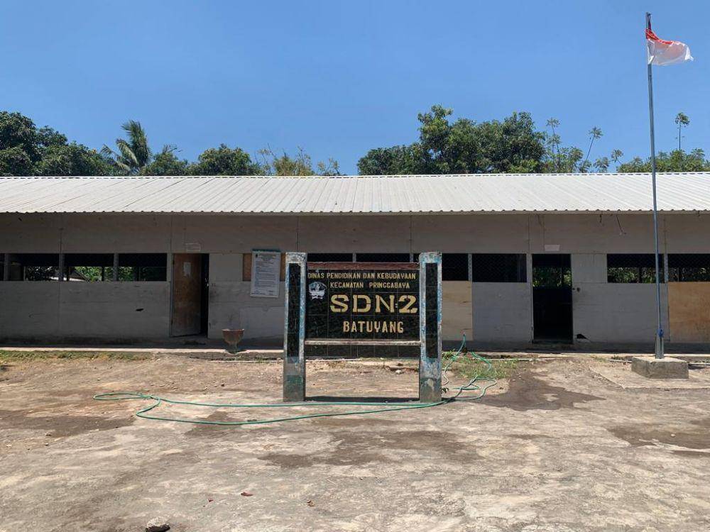 Gedung hunian sementara sekolah SDN 2 Batuyang (IDN Times/Ruhaili)
