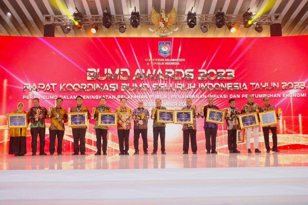 Penganugerahaan BUMD Awards dan Rapat Koordinasi (Rakor) BUMD Seluruh Indonesia Tahun 2023 (dok. Kemendagri)