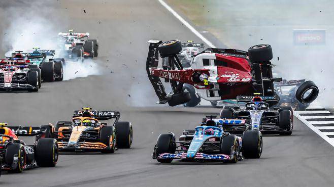 Sebuah kecelakaan mengerikan yang terjadi pada Formula 1 GP Inggris 2022 di Sirkuit Silverstone. (formula1.com)