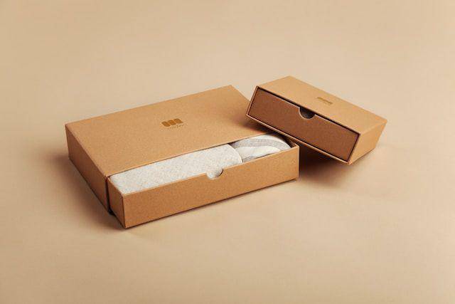 ilustrasi kotak paket (unsplash.com/@mildlee)