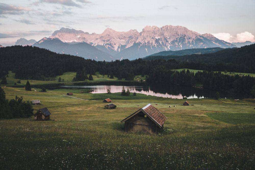 ilustrasi fotografi dengan pengambilan lanskap (pexels.com/Mateusz Sałaciak)