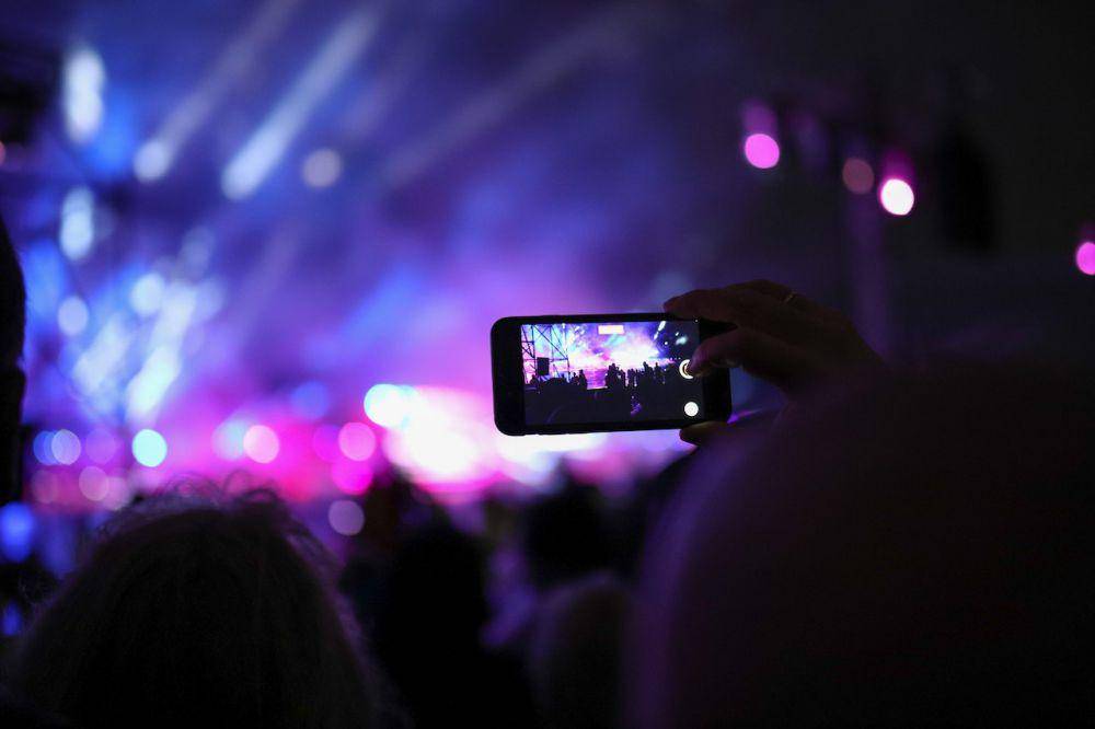 ilustrasi hasil foto low light (pexels.com/Paulina Lazauskaite)