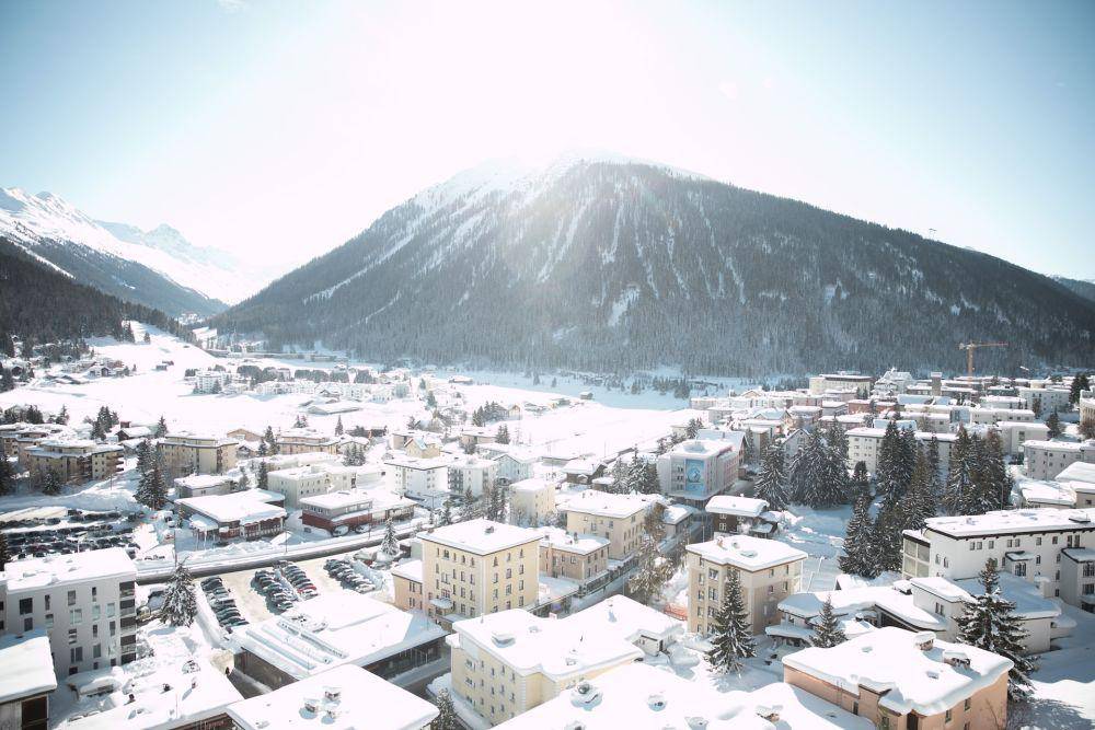 Potret Davos saat musim dingin (unsplash.com/prateekkeshari)