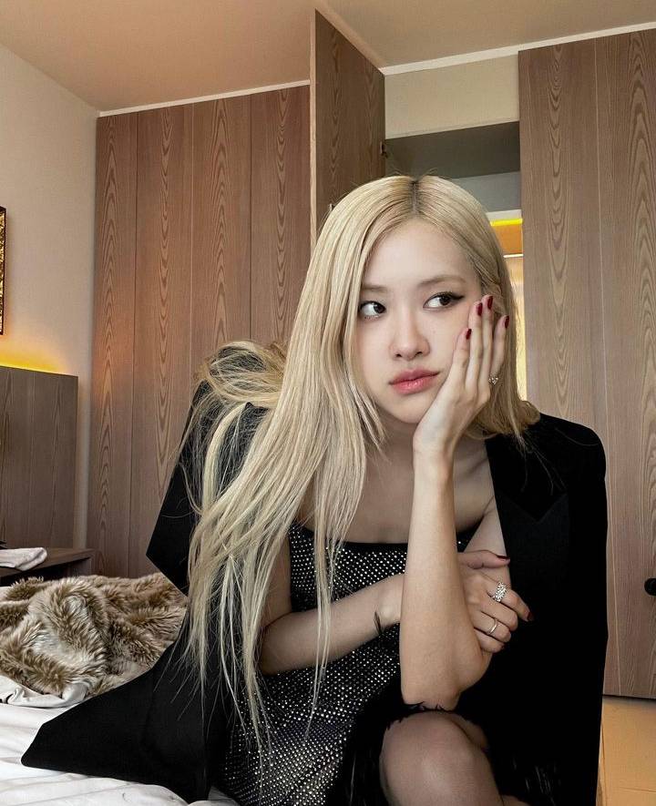 Rosé Blackpink blonde (instagram.com/roses_are_rosie)