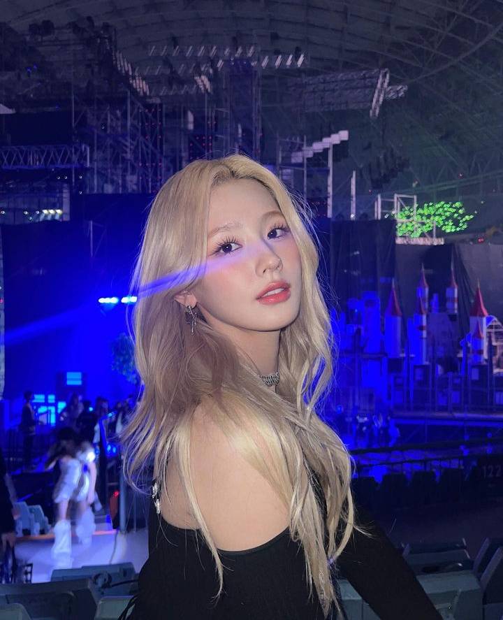 Miyeon (G)-Idle blonde (instagram.com/noodle.zip)