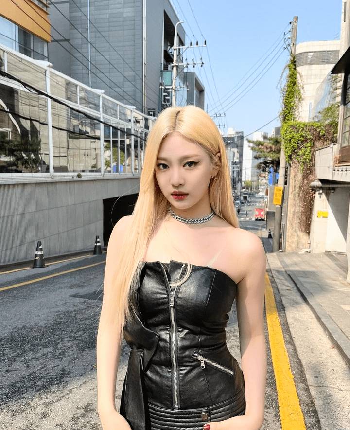 Ningning aespa blonde (instagram.com/aespa_official)