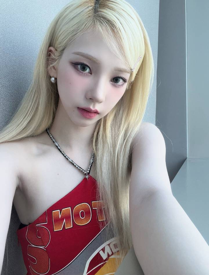 Karina aespa blonde (twitter.com/aespa_official)
