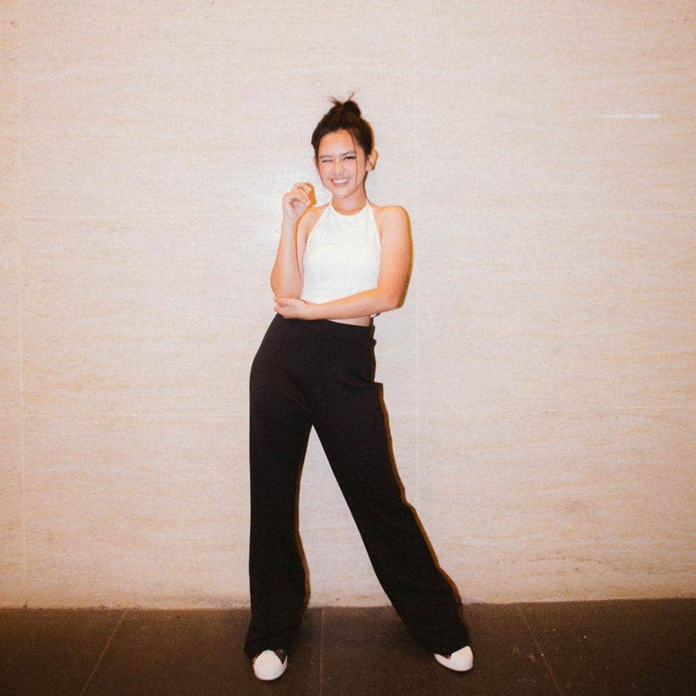 outfit monokrom ala Ziva Magnolya (instagram.com/zivamagnolya)