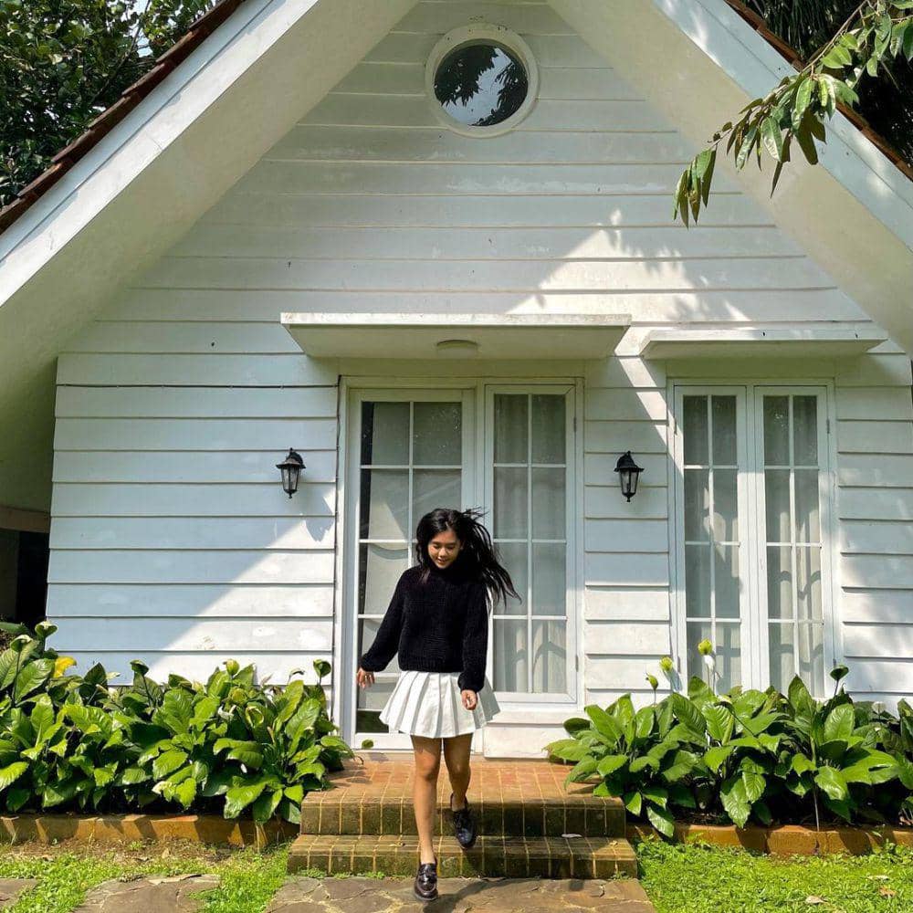 outfit monokrom ala Ziva Magnolya (instagram.com/zivamagnolya)