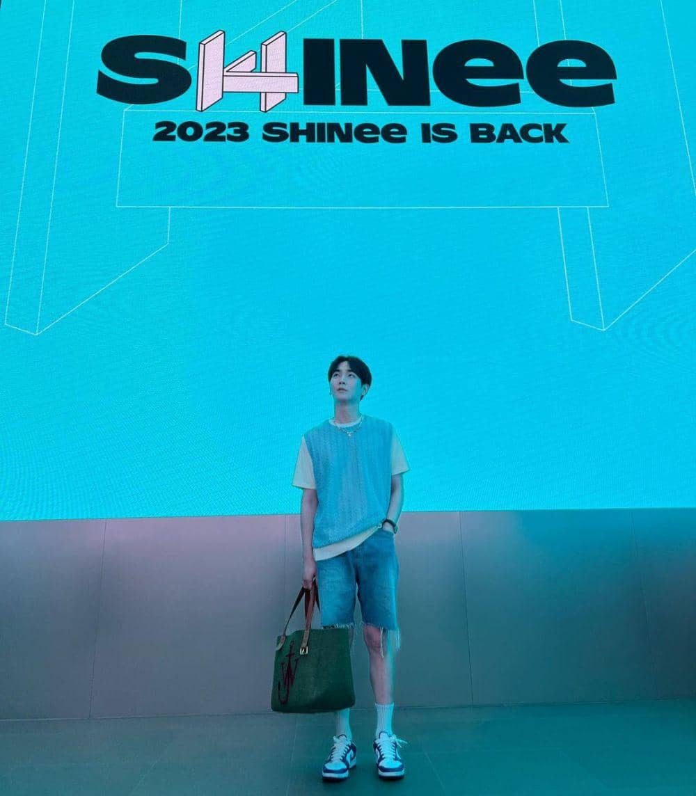 short pants ala Key SHINee (instagram.com/bumkeyk)