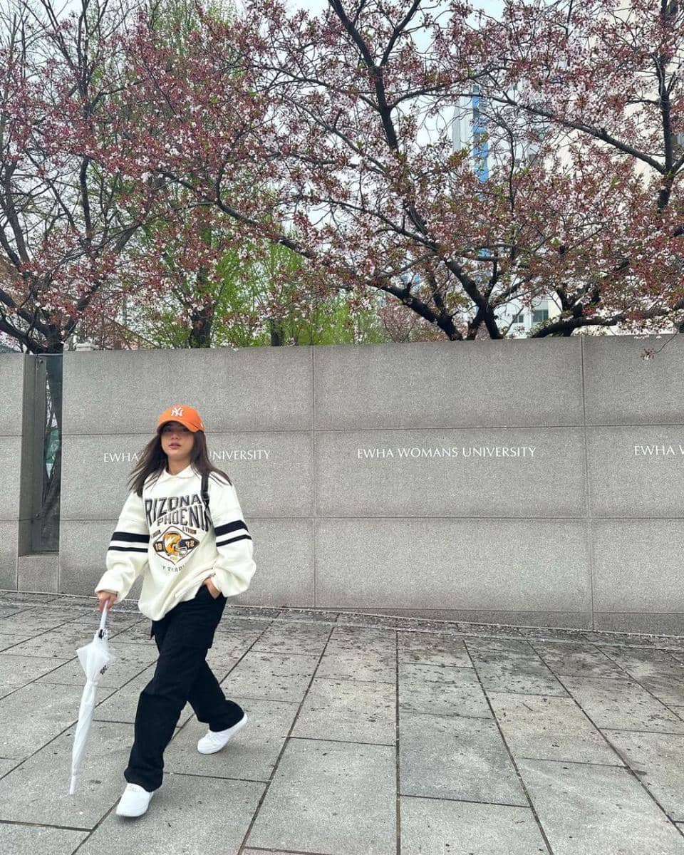 outfit monokrom ala Ziva Magnolya (instagram.com/zivamagnolya)