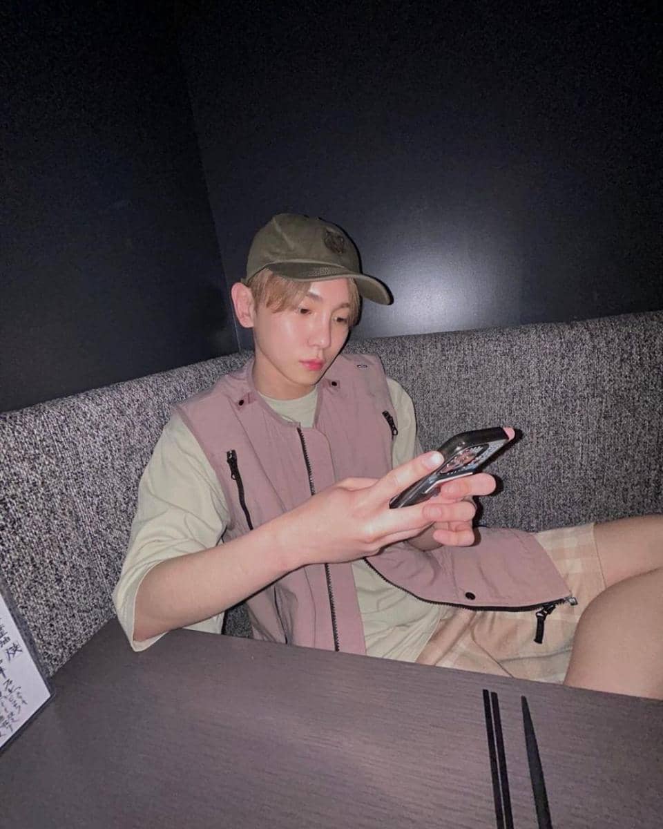 short pants ala Key SHINee (instagram.com/bumkeyk)