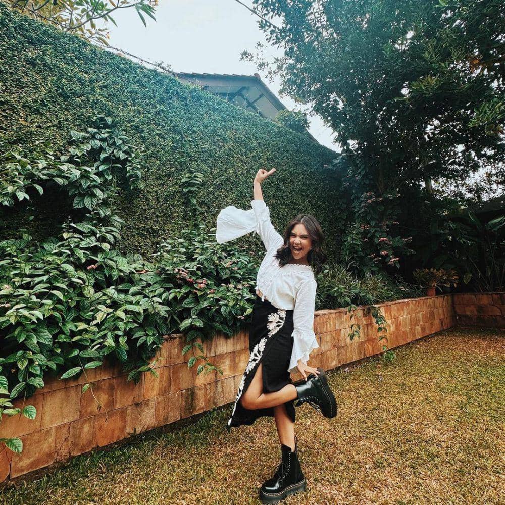 outfit monokrom ala Ziva Magnolya (instagram.com/zivamagnolya)