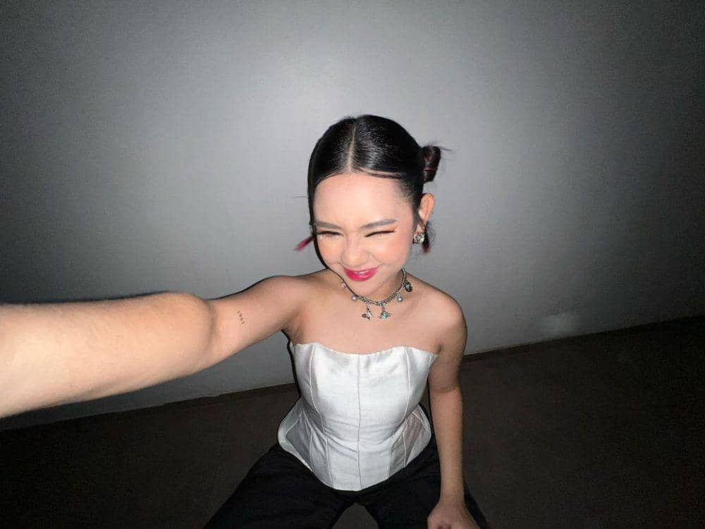 outfit monokrom ala Ziva Magnolya (instagram.com/zivamagnolya)