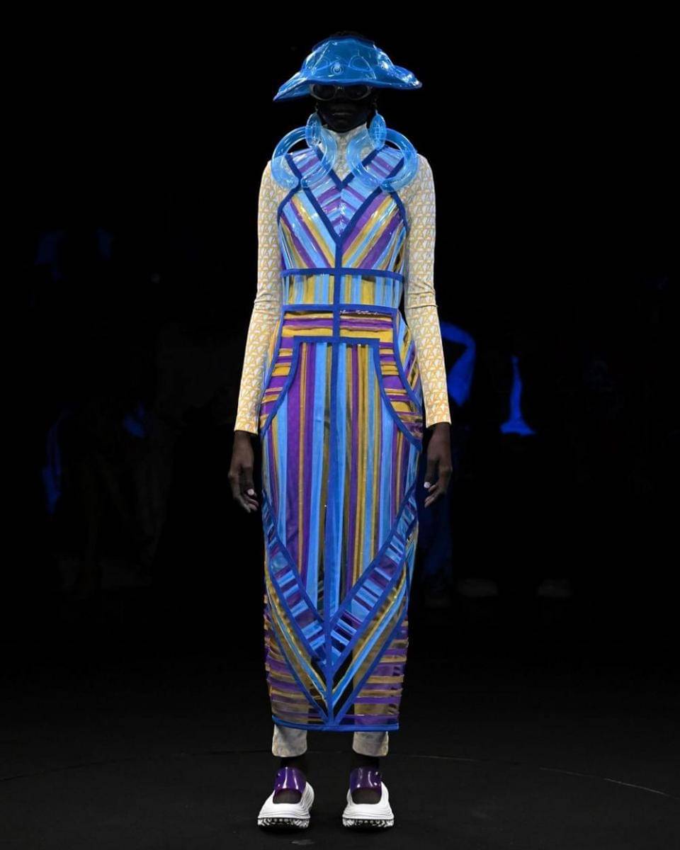 Koleksi Invisible dari ANREALAGE di Paris Fashion Week (instagram.com/anrealage_official)