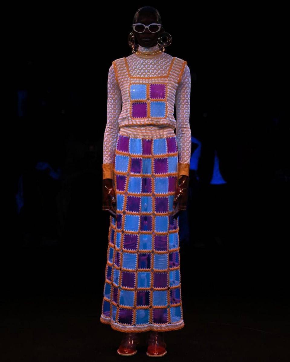 Koleksi Invisible dari ANREALAGE di Paris Fashion Week (instagram.com/anrealage_official)