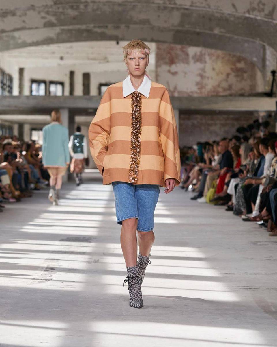 Koleksi Dries Van Noten di Paris Fashion Week  (instagram.com/driesvannoten)