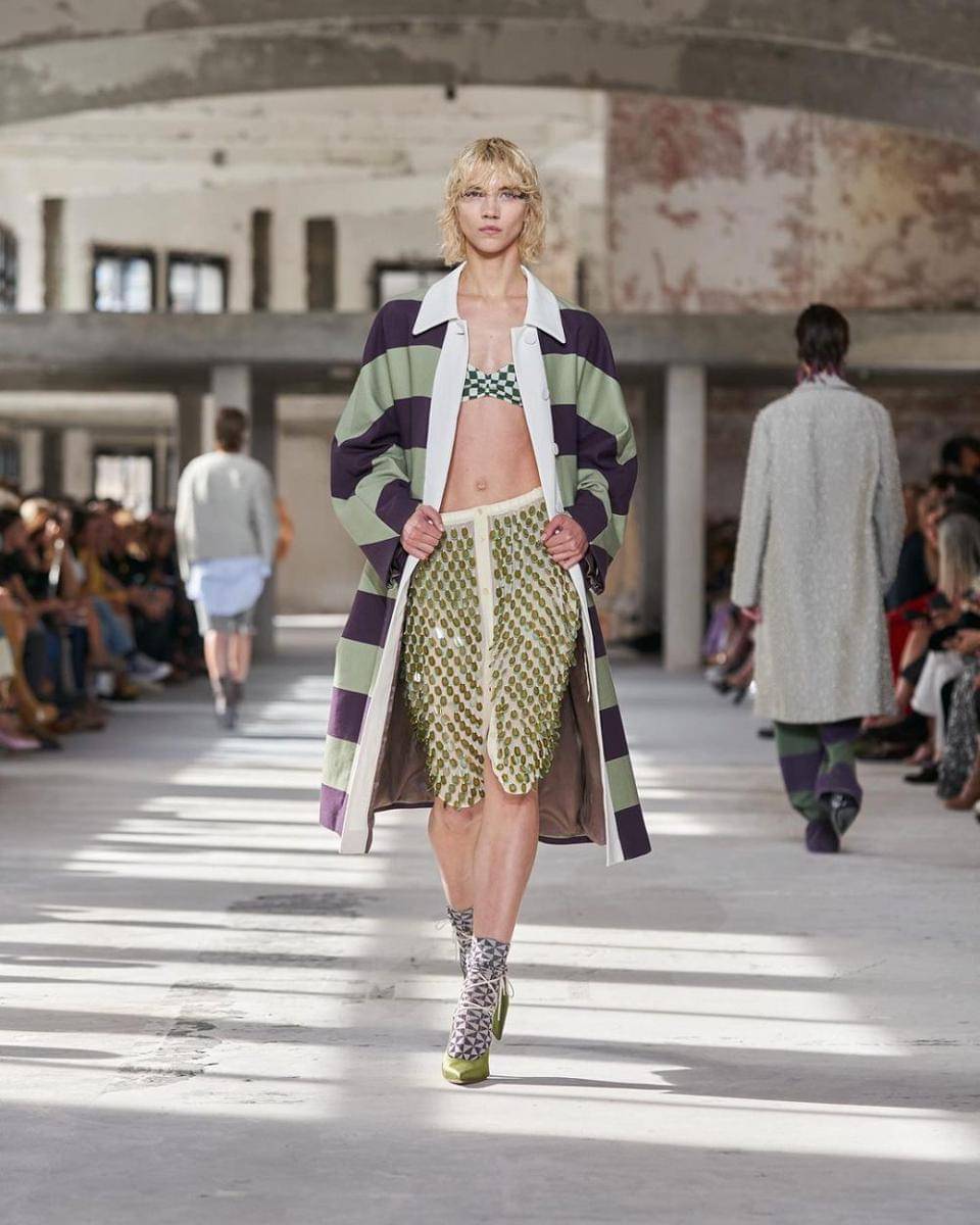 Koleksi Dries Van Noten di Paris Fashion Week  (instagram.com/driesvannoten)