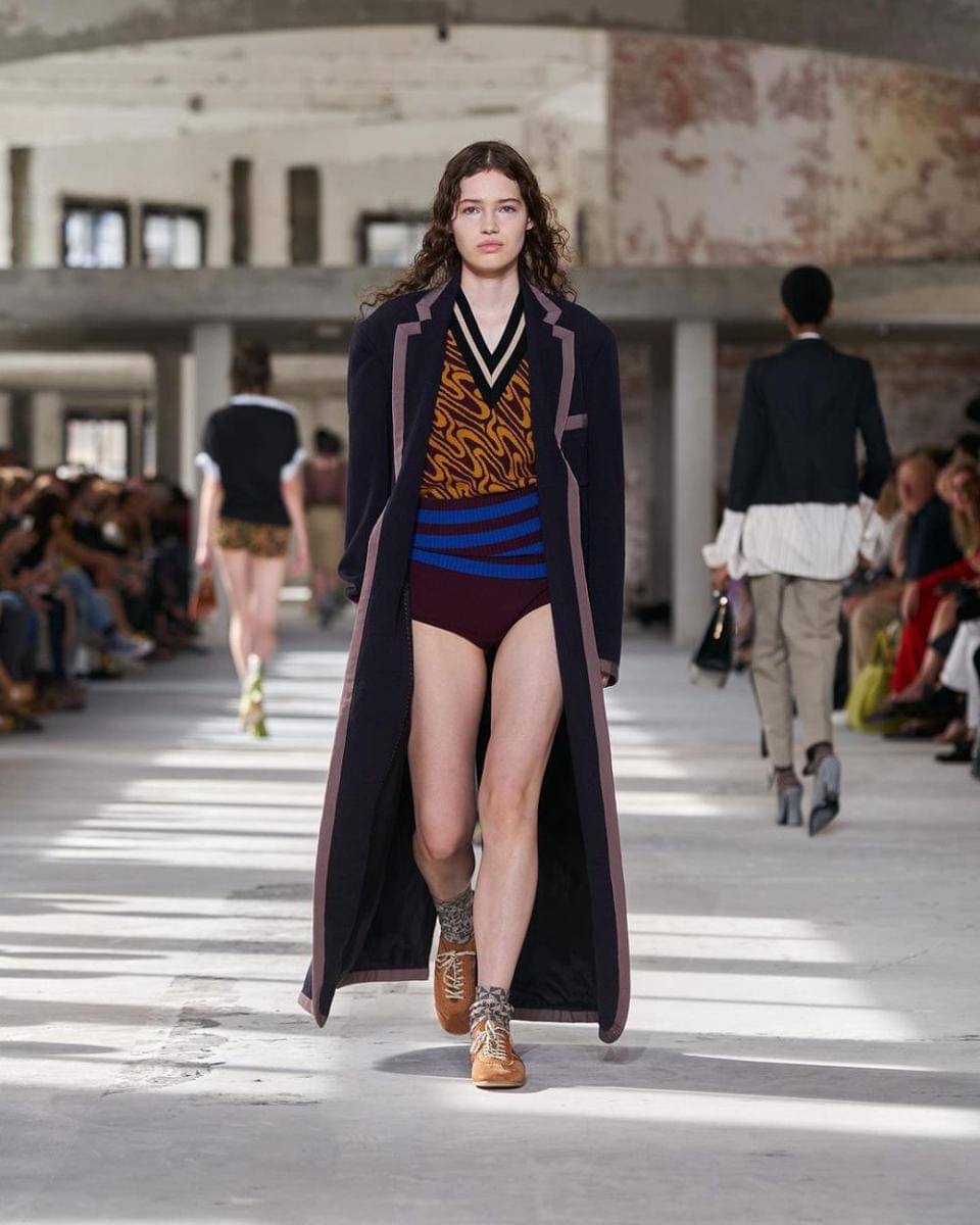 Koleksi Dries Van Noten di Paris Fashion Week  (instagram.com/driesvannoten)