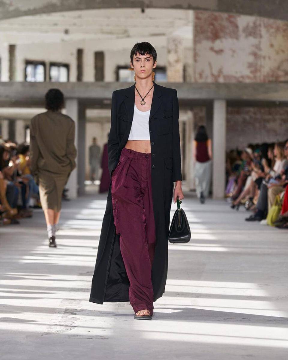 Koleksi Dries Van Noten di Paris Fashion Week  (instagram.com/driesvannoten)