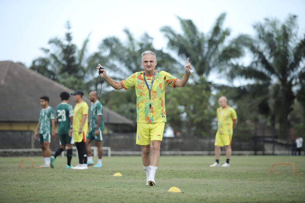 Pelatih Kepala PSS Sleman, Marian Mihail (pssleman.id)