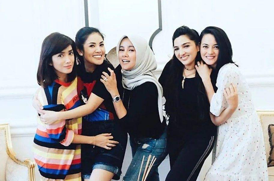 potret persahabatan Olla-Nindy (instagram.com/ollaramlan)
