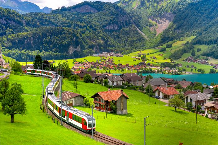 [QUIZ] Swiss atau Kalimantan, Kami Tahu ke Mana Kamu akan Diajak Bertualang Bareng Sherina!