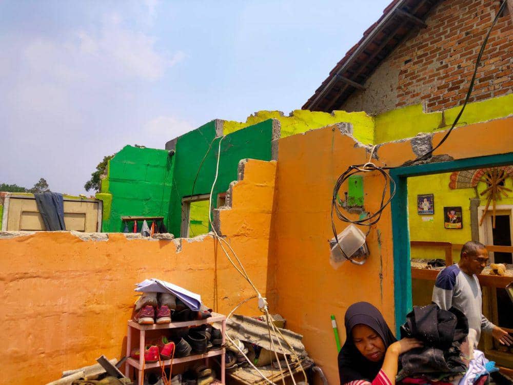 Angin Puting Beliung Porak-porandakan Rumah Warga di Bandung Barat