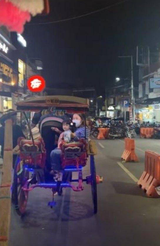 Kiky Saputri di kampung halaman suami (instagram.com/kikysaputrii)