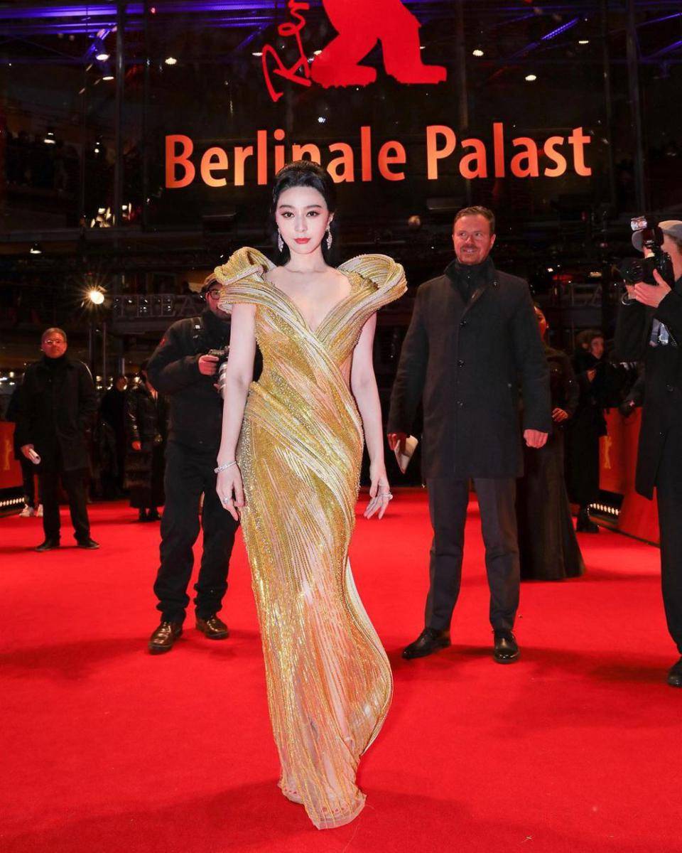 Fan Bingbing di red carpet Berlin International Film Festival 2023 (instagram.com/bingbing_fan)