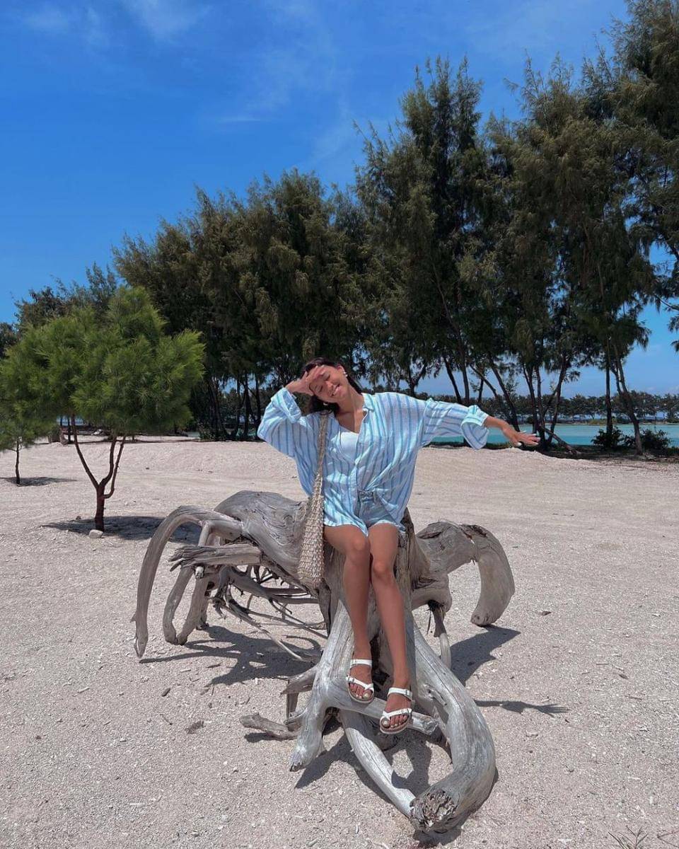OOTD warna cerah ala Yasmin Napper (instagram.com/yasminnapper)